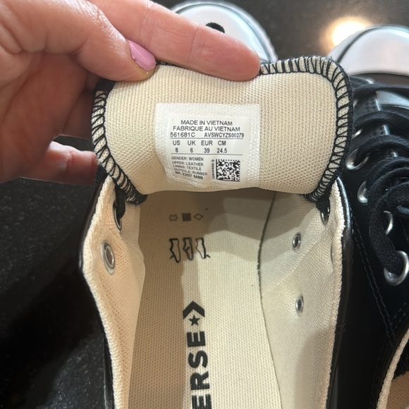 BRAND NEW NEVER WORN LEATHER CONVERSE - Picture 6 of 10